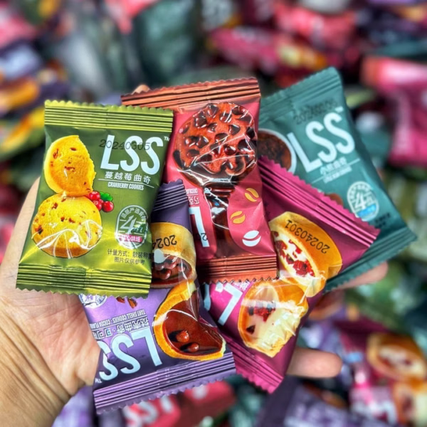 Bánh Quy Socola Mix Vị Hàng Nội Địa 500G - Winnie House
