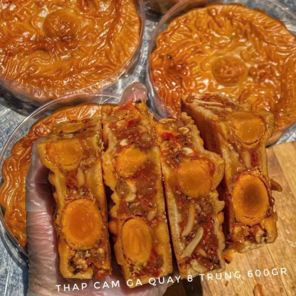 Bánh Trung Thu Gà Quay Thập Cẩm 8 Trứng Thượng Hạng 600G - Winnie House