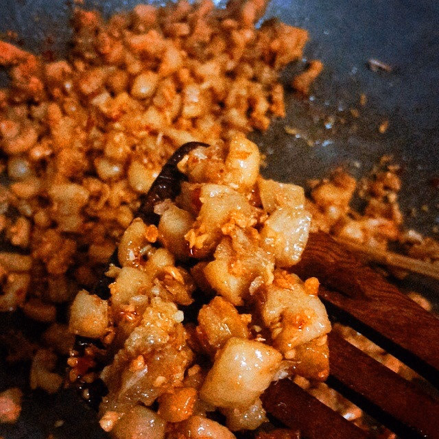 Tóp Mỡ Rim Nước Mắm Tỏi Ớt Đậm Đà Lạ Miệng 300G - Winnie House - Ảnh 3