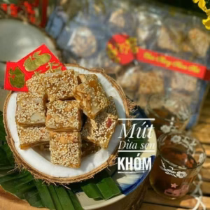 Mứt Dừa Sợi Sên Khóm Nhà Làm Không Pha 500G - Winnie House