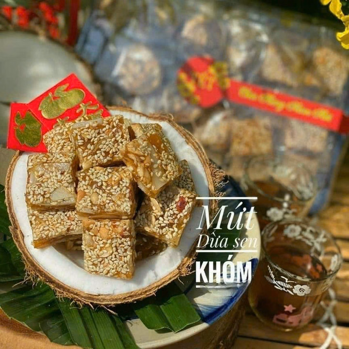 Mứt Dừa Sợi Sên Khóm Nhà Làm Không Pha 500G - Winnie House