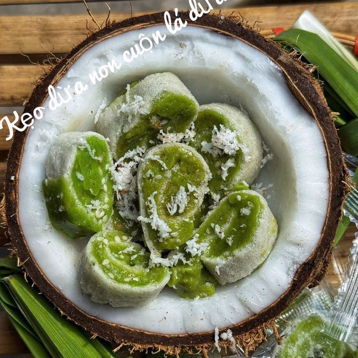 Kẹo Dừa Non Cuộn Lá Dứa Miền Tây - Béo Ngậy Ngất, Ăn Là Mê 500G - Winnie House - Ảnh 4