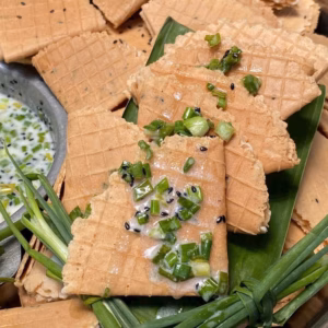 Bánh Xếp Kẹp Hành Cốt Dừa Tuổi Thơ - Giòn Tan, Béo Ngậy 300G - Winnie House