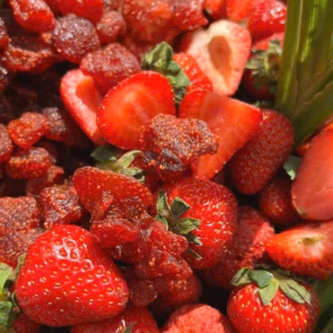 Dâu Tây Sấy Dẻo Vị Ngon Đến Muôn Nẻo 250G - Winnie House