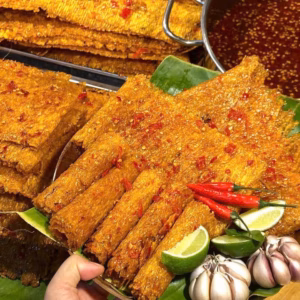 Khô Mực Mắm Tỏi Siêu Cay: Mồi Nhậu Siêu Bén, Ăn Vặt Siêu Đã 250G - Winnie House