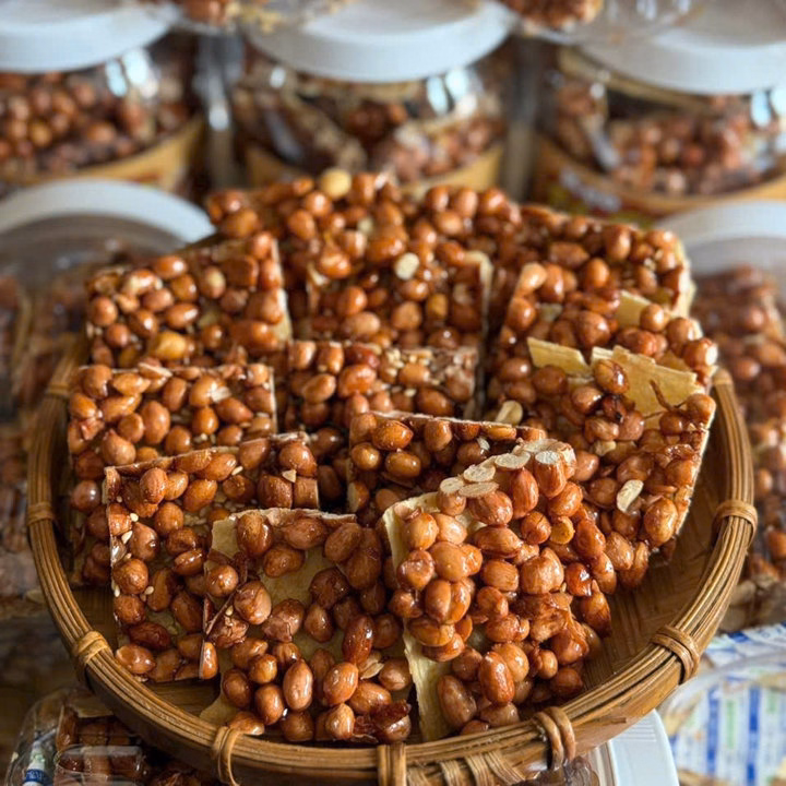 Kẹo Đậu Phộng Bến Tre: Món Quà Ý Nghĩa, Đậm Chất Miền Tây 500G - Winnie House