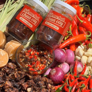 "Siêu Phẩm" Sốt Me Hạt Chua Cay Nhà Làm 500G - Winnie House