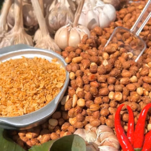 Đậu Phộng Tỏi Ớt: Mồi Nhậu Quốc Dân, Ăn Là Ghiền 500G - Winnie House