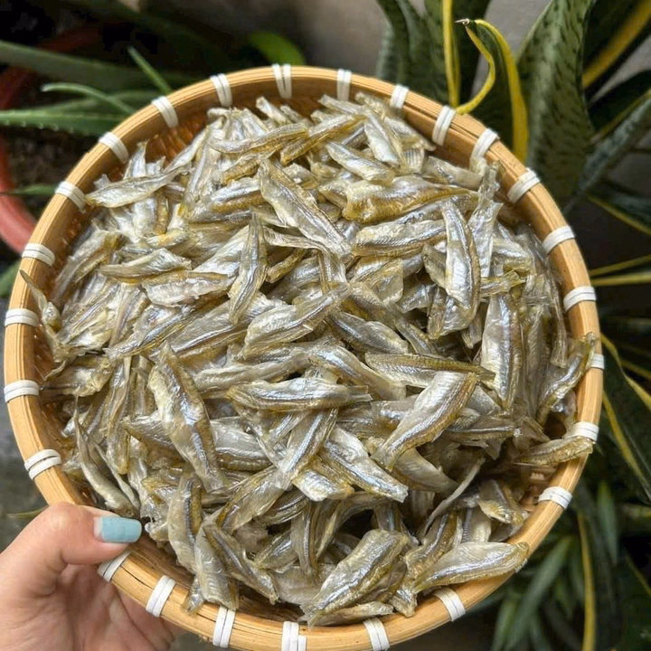 Khô Cá Lòng Tong Nhà Làm, Đặc Sản Miền Tây 250G - Winnie House