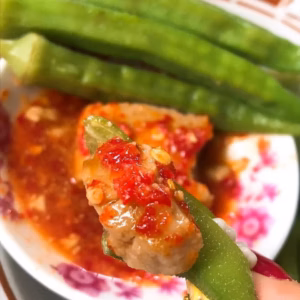 Chao Khoai Môn Sốt Ớt Thơm Nức Lòng 400G - Winnie House