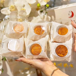 Bánh Trung Thu Nhân Trứng Chảy Lava Sen Vàng Tan Chảy - Minh Ngọc