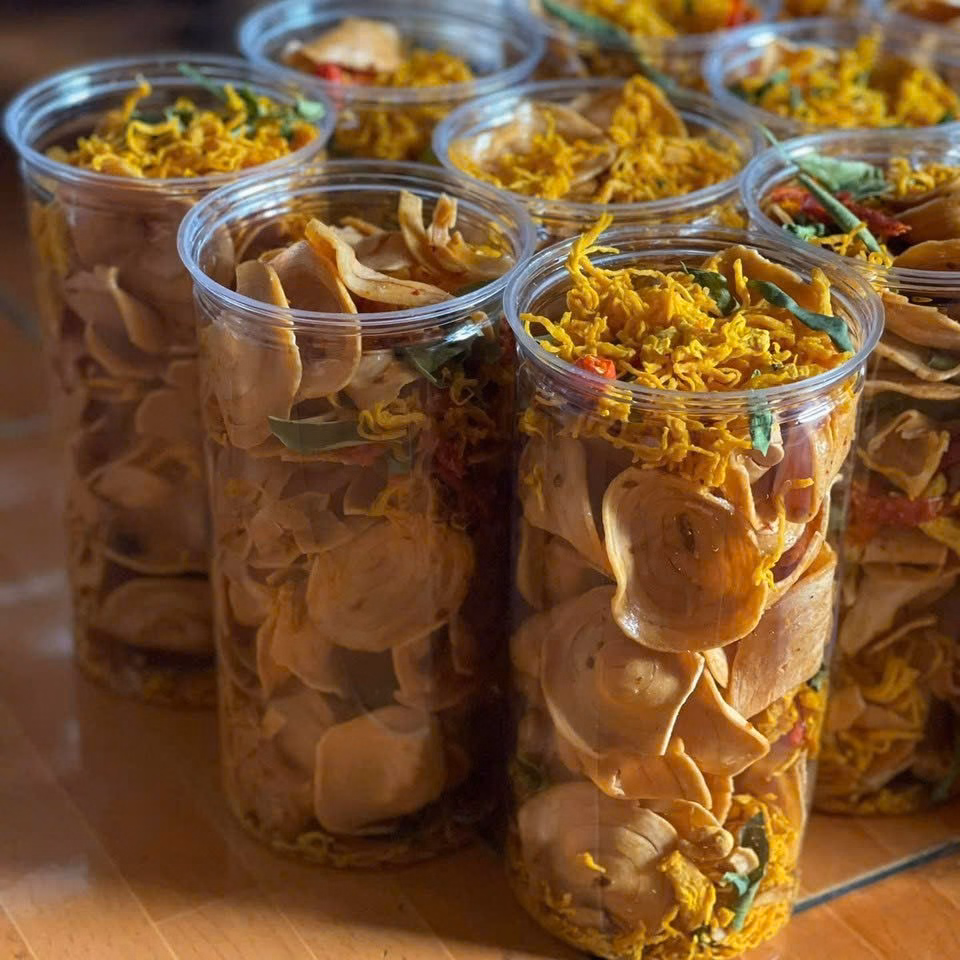 Tai Heo Sốt Mắm Bơ Lắc Khô Gà - Lắc Là Nghiền 350G - Winnie House - Ảnh 4