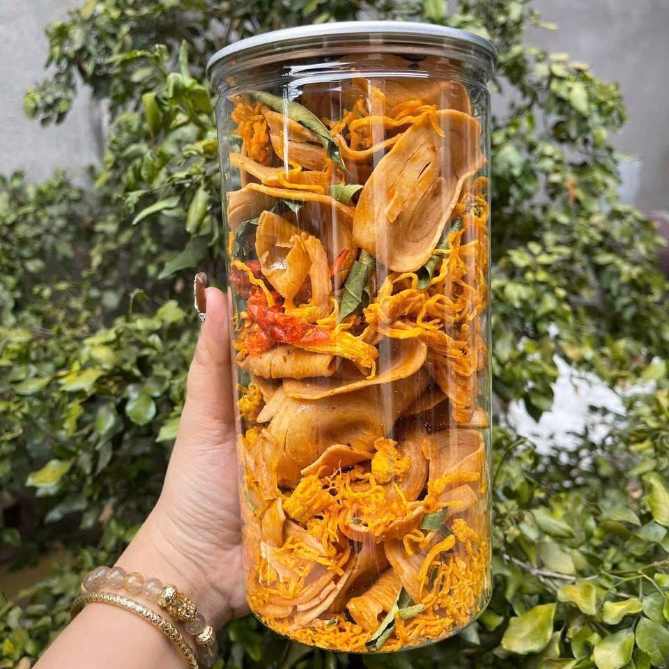 Tai Heo Sốt Mắm Bơ Lắc Khô Gà - Lắc Là Nghiền 350G - Winnie House - Ảnh 2